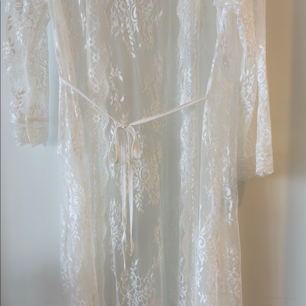 Delicate Lace Ivory Robe - Picture 2 of 4